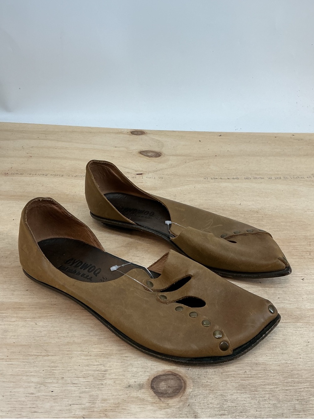 Cydwoq Vintage Brown Pointed Toe Leather Flats